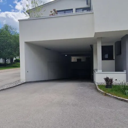 Gartenappartement Leonsberg 아파트 바드이스흘